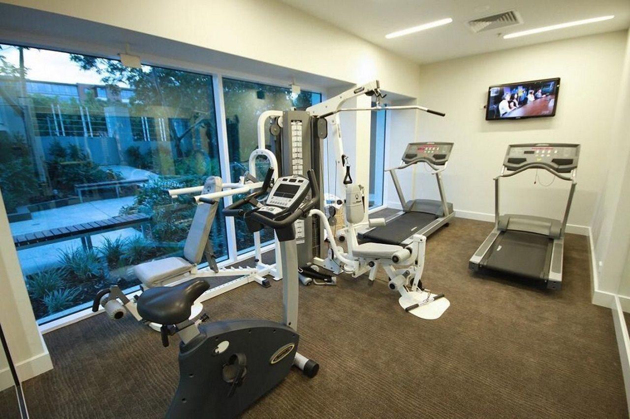 The Point Brisbane Hotel Удобства фото A gym at a hotel