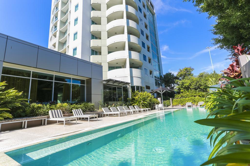 The Point Brisbane Hotel Экстерьер фото The pool at the hotel